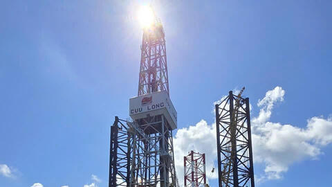 Vietsovpetro đón dòng dầu thương mại đầu tiên từ giàn BK-24