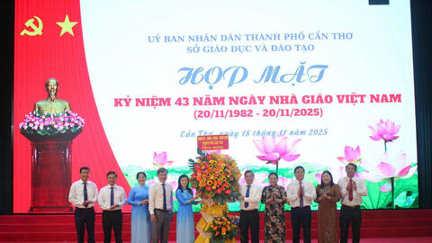 Cần Thơ họp mặt kỷ niệm 43 năm Ngày Nhà giáo việt Nam 20/11