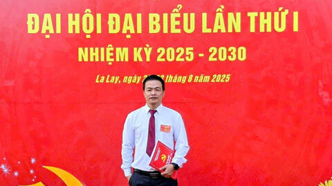 Thầy giáo ở Quảng Trị 'cõng' công nghệ đến những lớp học giữa đại ngàn