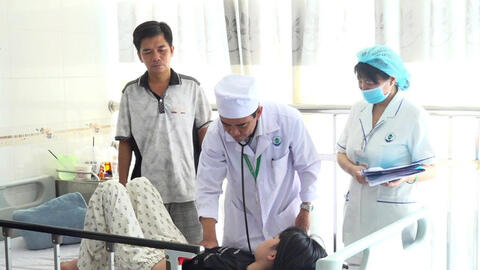 Sốt xuất huyết diễn biến phức tạp và chưa có dấu hiệu hạ nhiệt