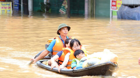Tăng cường khả năng chống chịu rủi ro thiên tai và biến đổi khí hậu cho trẻ em