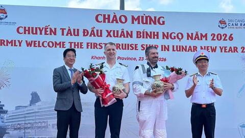 Khánh Hòa đón 800 du khách trên tàu biển hạng sang Seven Seas Explorer