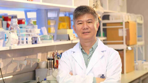 Hồng Kông truy tố cựu giáo sư nhận hối lộ