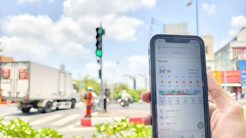 Người dân TPHCM chật vật với đợt nắng nóng diện rộng