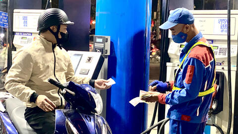 Giá xăng dầu hôm nay 2/4/2026: Thế giới đảo chiều giảm