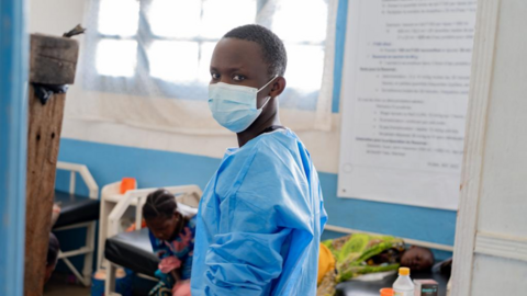 WHO tuyên bố tình trạng khẩn cấp về sức khỏe cộng đồng toàn cầu do dịch Ebola