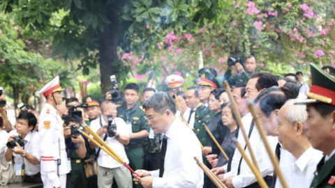 Lãnh đạo Đảng, Nhà nước dâng hương, dâng hoa tưởng niệm cố Tổng Bí thư Trần Phú cùng các Anh hùng liệt sĩ