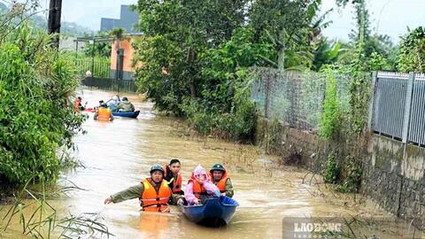 Mưa trắng đêm, nhiều khu vực ở Bảo Lộc ngập sâu hơn 1 mét