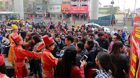 Có nên mua vàng ngày Thần Tài hay không?
