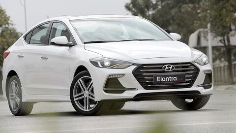 Hyundai công bố Elantra Sport 2018 "rẻ giật mình", giá 729 triệu đồng