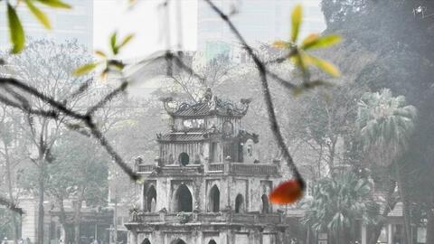 Dự báo thời tiết 15.1: Hà Nội và Bắc Bộ ấm hơn, đề phòng lốc xoáy trên biển