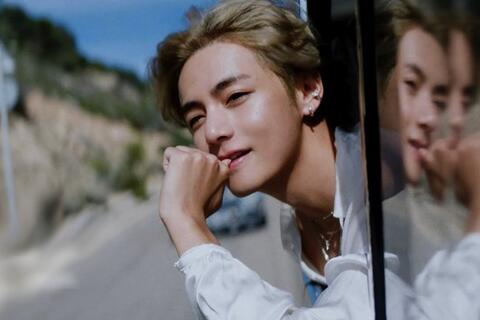 V (BTS) sở hữu gương mặt tỉ lệ vàng, luôn được coi là biểu tượng sắc đẹp