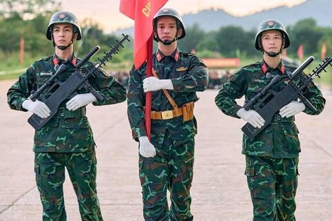 Hòa Minzy bị nhắc nhở, Thượng úy Lê Hoàng Hiệp tạo sức hút cho Sao nhập ngũ