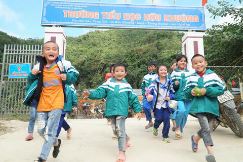 Học sinh Nghệ An tựu trường vào ngày 25/8