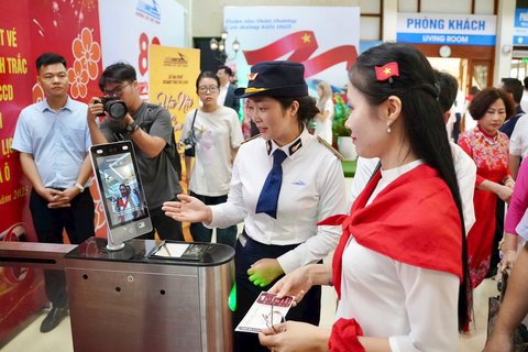 Chính thức ra mắt "Đoàn tàu 5 Cửa Ô" phục vụ khách du lịch
