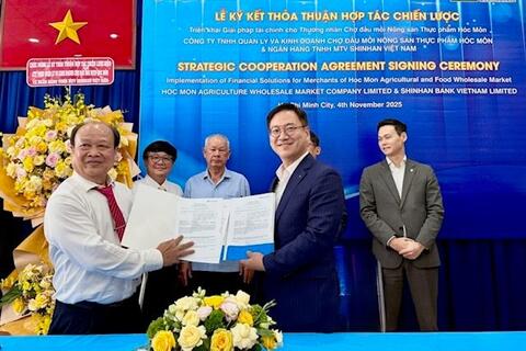 Ngân hàng Shinhan Việt Nam hợp tác cùng Công ty Quản lý Chợ đầu mối Nông sản Thực phẩm Hóc Môn