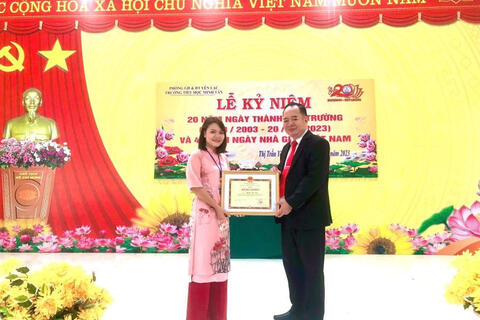 Cô giáo trẻ tận tâm với học trò, tiên phong ứng dụng công nghệ trong dạy học