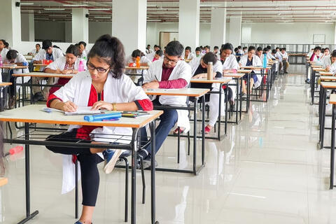 Giấc mơ châu Âu xa dần với sinh viên Pakistan