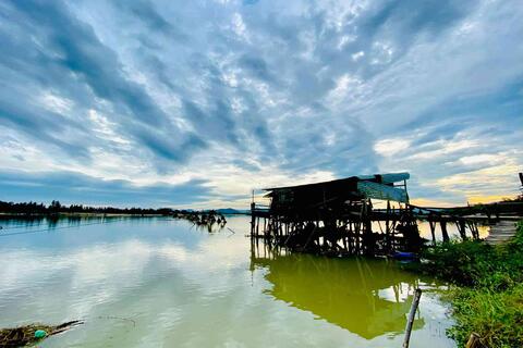 Cầu gỗ Ông Cọp dài nhất Việt Nam sập mất dạng sau bão lũ