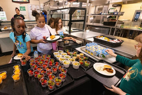 Mô hình bữa ăn học đường bền vững tại Thụy Điển