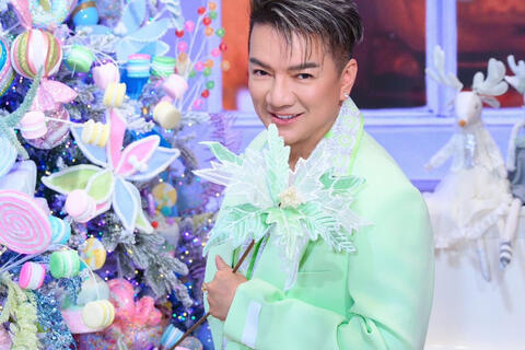 Đàm Vĩnh Hưng khoe nhà triệu đô lung linh như trời Âu trong mùa Noel cuối cùng