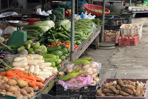 TP. Hồ Chí Minh: Nguồn cung giảm mạnh, thị trường rau xanh bị đẩy giá