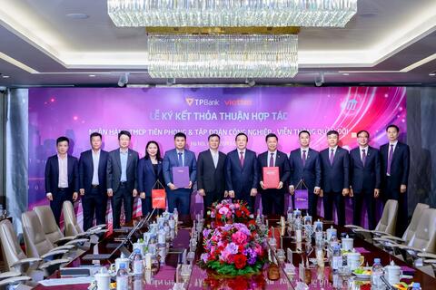 Hợp tác chiến lược thúc đẩy chuyển đổi số toàn diện giữa TPBank và Viettel