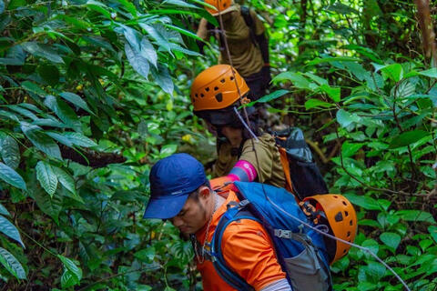 Cắm trại bên 'bể bơi vô cực' giữa thung lũng Ma Đa