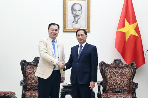 Phó Thủ tướng đề nghị Tập đoàn Phongsupthavy phối hợp triển khai dự án điện