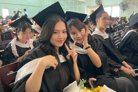 Sinh viên chậm tốt nghiệp: Cần giải pháp toàn diện