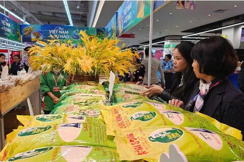 Tiêu dùng Tết 2026: Giỏ quà đặc sản vùng miền dự báo 'lên ngôi'