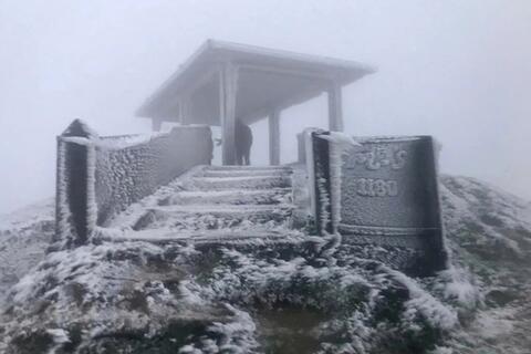 Rét hại bao trùm miền núi Bắc Bộ, Mẫu Sơn chạm ngưỡng 3 độ C