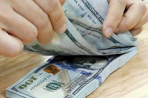 Tỷ giá USD ngày 16/1/2026: 'Chợ đen' leo sát 26.830 đồng