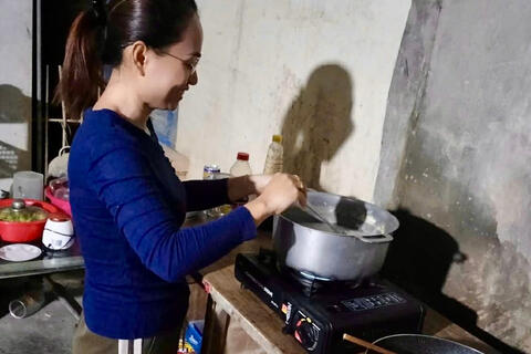 Tất bật lo Tết sau trận lũ lịch sử ở Khánh Hòa