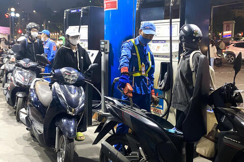 Giá xăng dầu hôm nay 18/3/2026: Bật tăng giữa căng thẳng Trung Đông