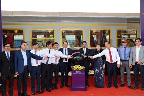 Ra mắt giao diện đậm chất Huế của đoàn tàu "Hành trình kết nối di sản Miền Trung"