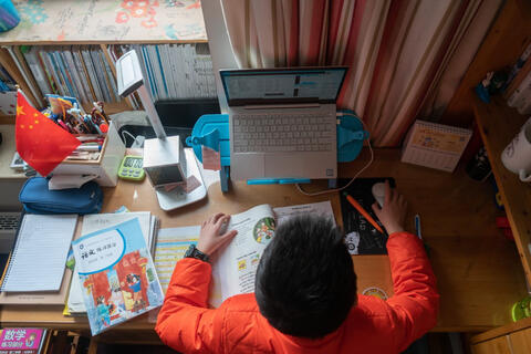 Phụ huynh Trung Quốc 'nhờ' AI kèm con học