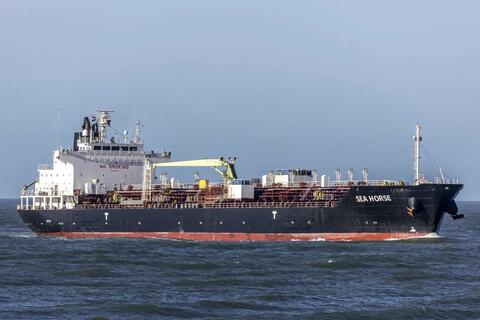 Tàu chở dầu Nga tiến gần Cuba giữa sức ép từ Mỹ