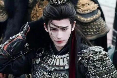 Trang điểm quá đà và tính logic nhân vật từ hình tượng của Trương Lăng Hách