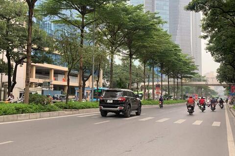 Va chạm với ôtô Mercedes G63 ở Hà Nội, một người đi bộ tử vong