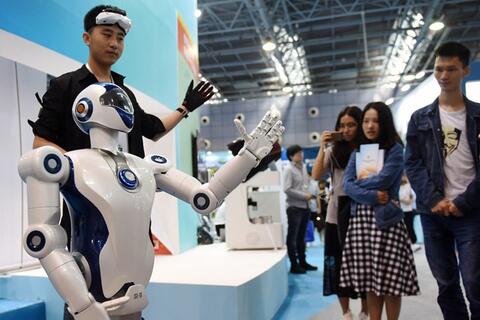 Singapore đào tạo nhân lực cho kỷ nguyên robot