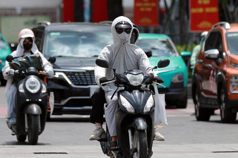 Dự báo thời tiết ngày 16/4: Bắc Bộ ngày nắng nóng, Nam Bộ mưa về chiều tối