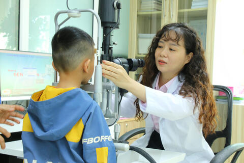 Đắk Lắk: Cảnh báo bệnh lý về mắt gia tăng ở trẻ