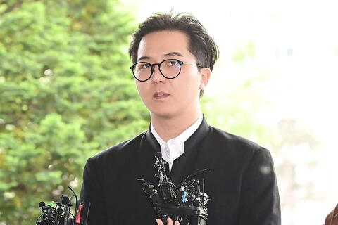 Nam ca sĩ cúi đầu nhận tội, đối diện án tù vì trốn nghĩa vụ quân sự