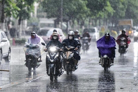 Dự báo thời tiết ngày 21/4: Bắc Bộ nắng nóng, Nam Bộ chiều mưa dông