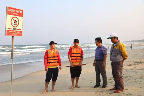 Chống đuối nước mùa hè không chỉ từ cơ quan chức năng