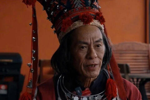 2 trưởng thôn phim giờ vàng gây sốt ở tác phẩm trăm tỉ "Phí phông"