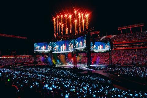 Jungkook BTS xin lỗi vì sự cố âm thanh trong concert