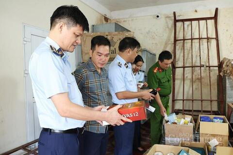 Hà Tĩnh: Tiêu hủy nhiều rượu ngoại, mỹ phẩm không rõ nguồn gốc
