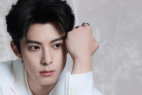Vương Hạc Đệ bị yêu cầu rời vị trí nam chính “Tướng môn độc hậu”